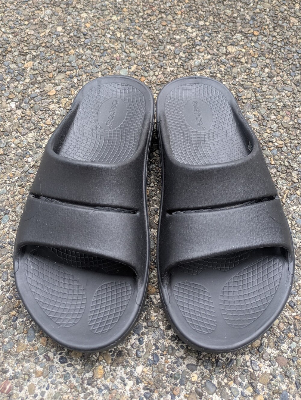 OOFOS Ooahh Black Slide Sandals - Picture 2 of 4